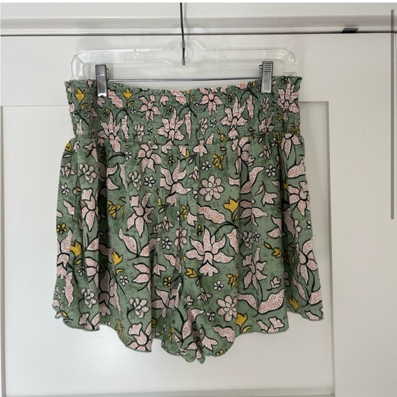 Aerie Pull On Lightweight Flowy Shorts - Picture 3 of 6